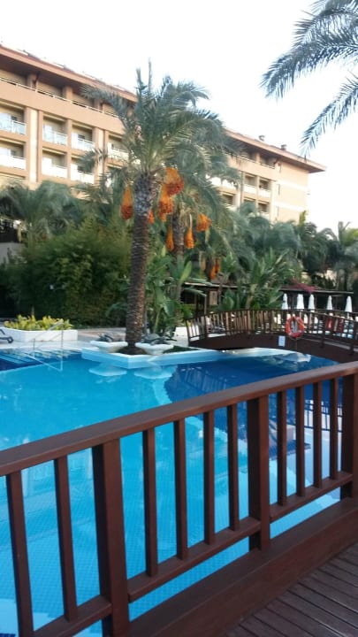Hotelansicht mit Poollandschaft Sunis Kumköy Beach Resort Hotel & Spa