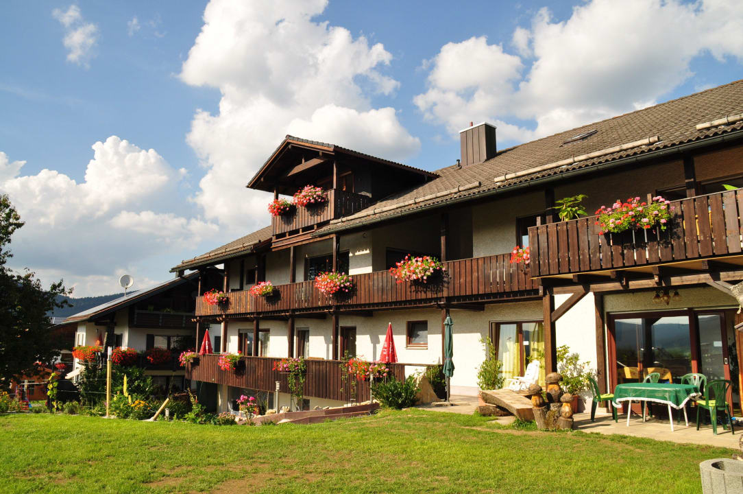 Gartenansicht zu den  Ferienwohnungen Landhaus Harmonie