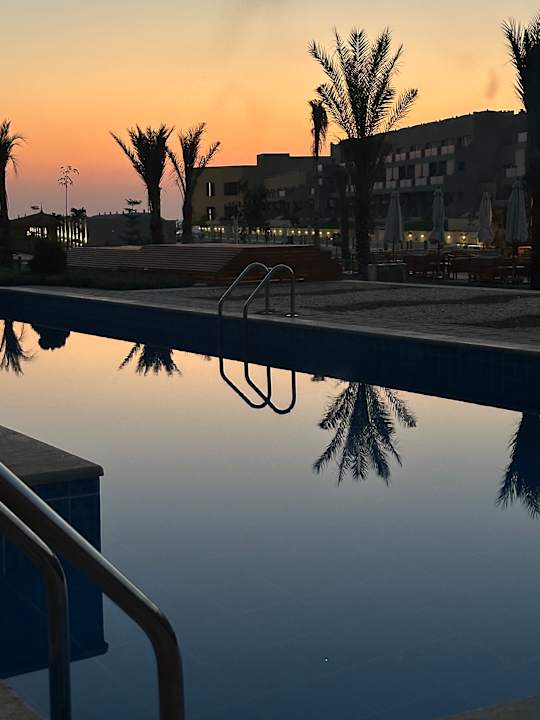 Pool Diamond Beach by Pearl Resort