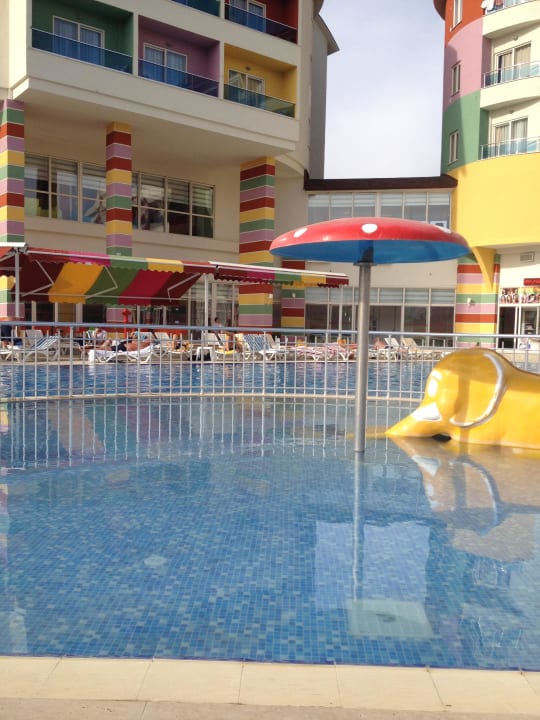 Pool Ramada Resort by Wyndham Side