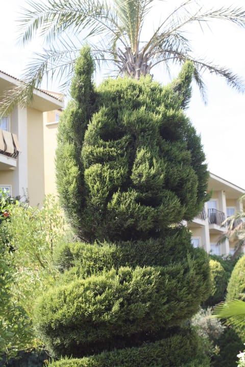 Eine von drei schönen Figuren im Garten Belek Beach Resort Hotel