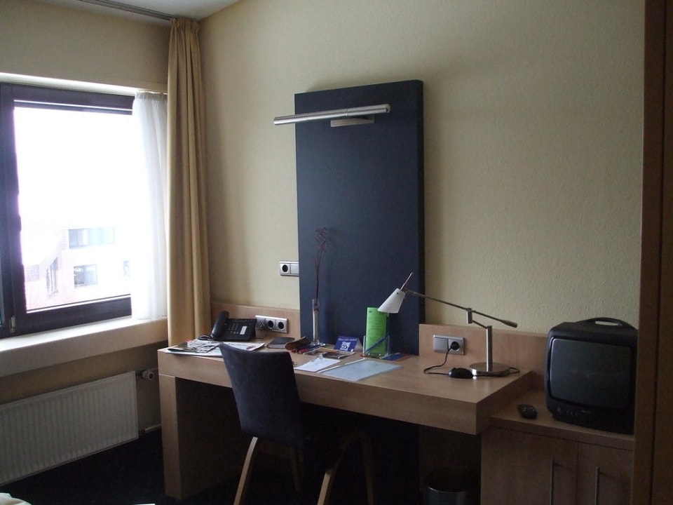 Blick ins Zimmer 374 vom GustavStresemannInstitu GSI Hotel Bonn