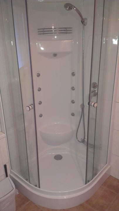 Dusche mit nicht funktionierenden massagedüsen Alpendorf Dachstein West by ALPS RESORTS