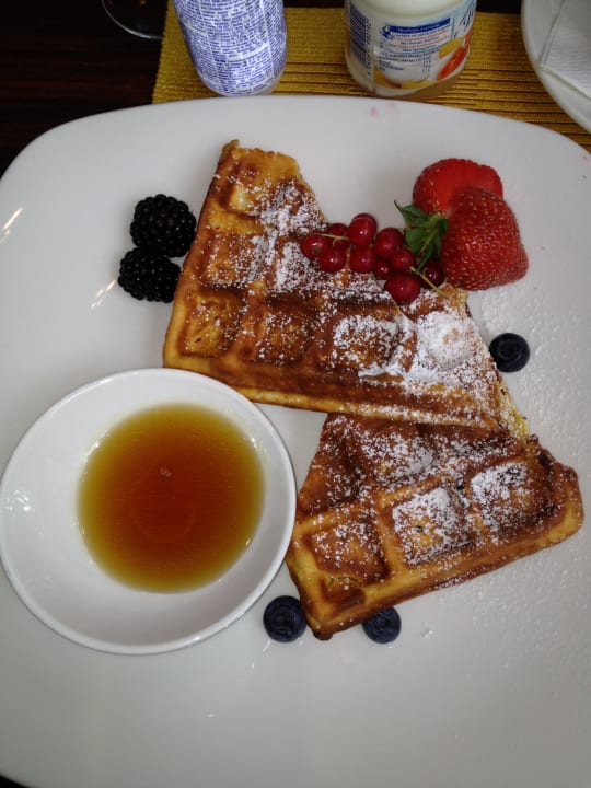 Frühstück (auf Wunsch auch Waffeln) Hilton Frankfurt City Centre