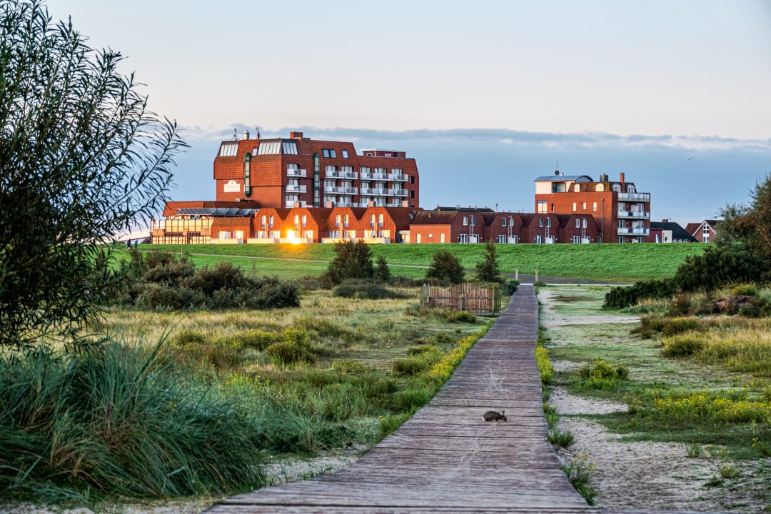 Außenansicht Upstalsboom Hotel am Strand