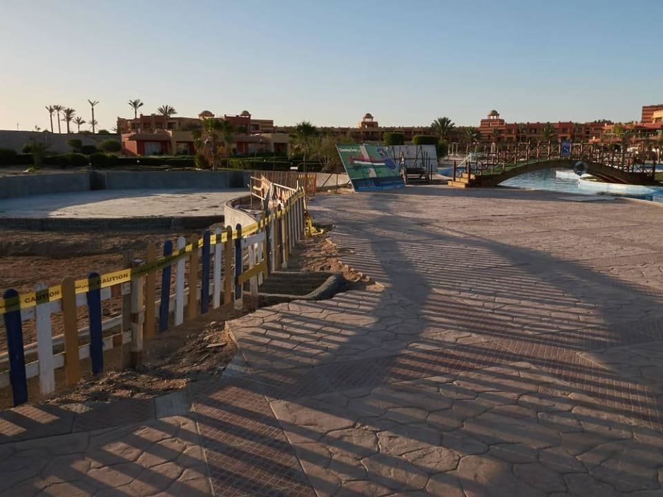 Baustelle Rutschenanlage Malikia Resort Abu Dabbab