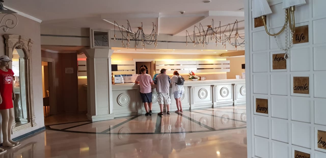 Lobby Bella Resort & Spa