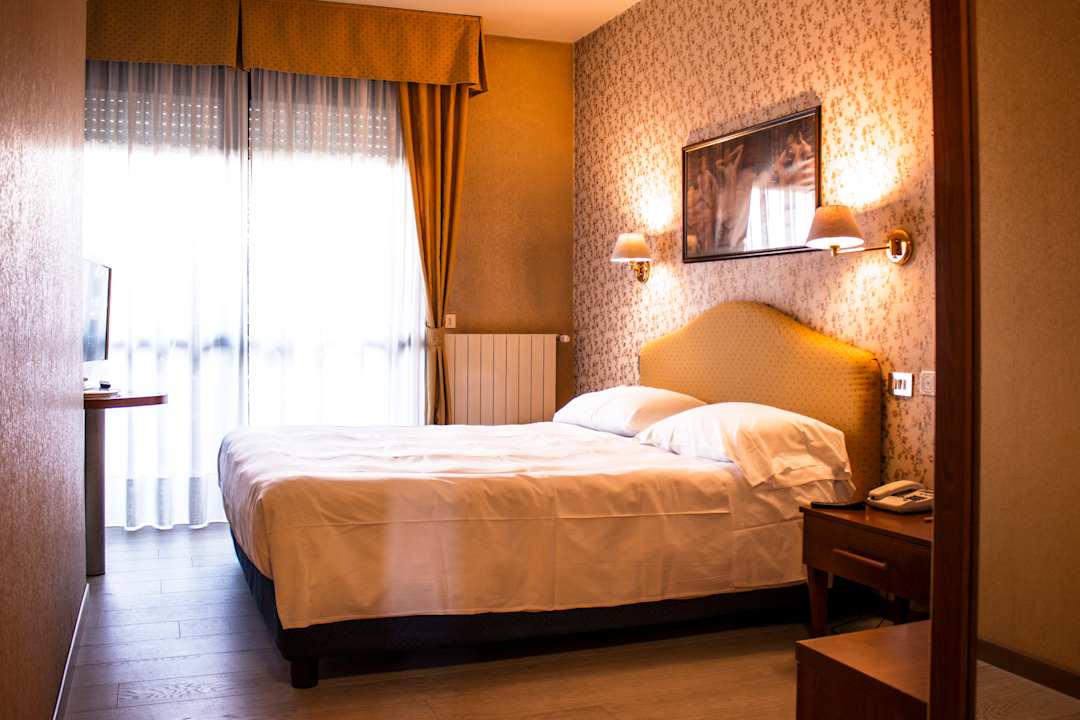 Zimmer Hotel Parigi 2