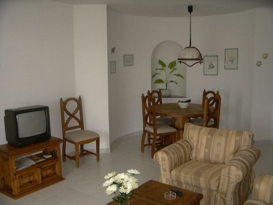 Essecke im Wohnzimmer Hotel Monte Dourado