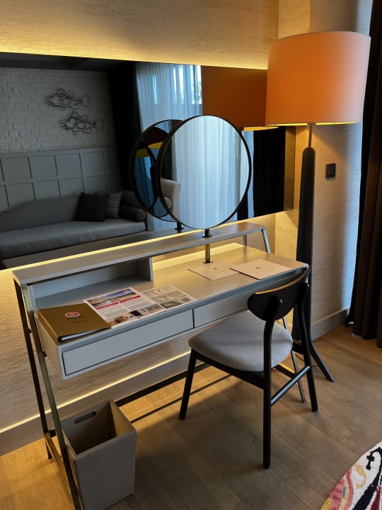 Zimmer Acanthus Cennet Barut Collection