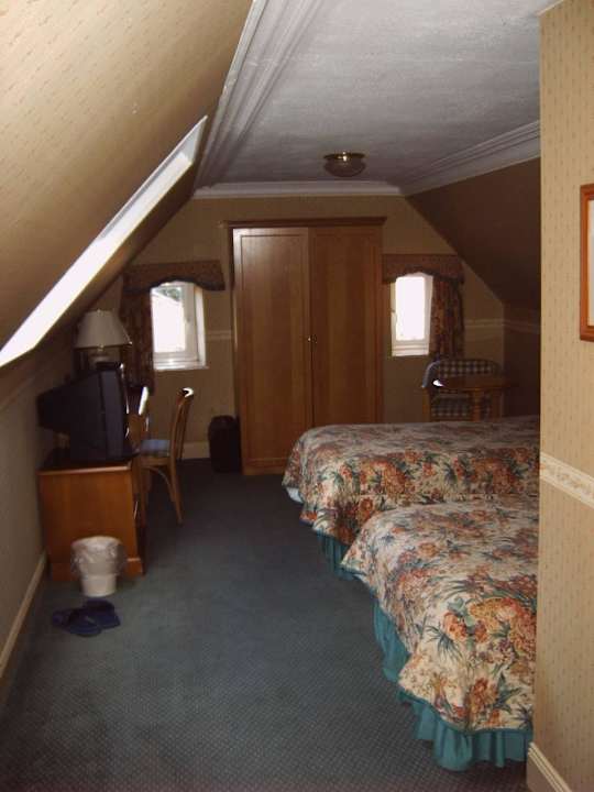 Doppelzimmer im oberen Dachbereich Moorings Hotel