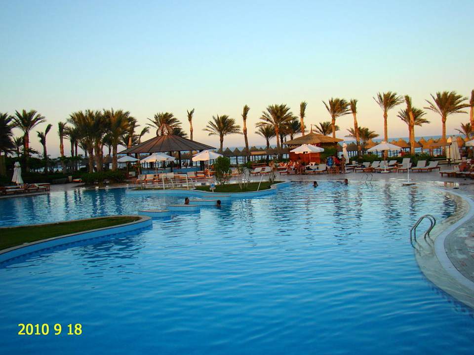 Malownicze baseny Sharm Grand Plaza Resort