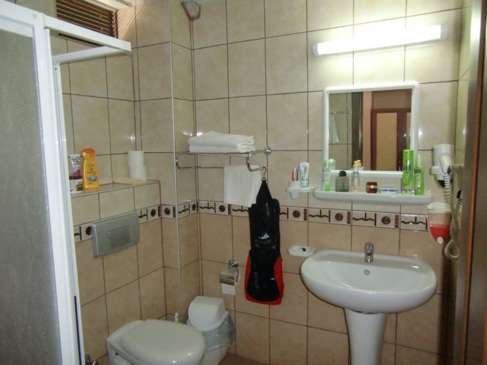 Bad mit Dusche Hotel Gölmar Beach