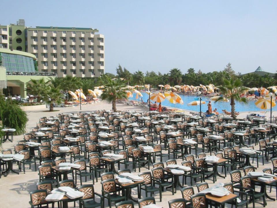 Von der Bühne auf die Zuschauer VONRESORT Golden Coast