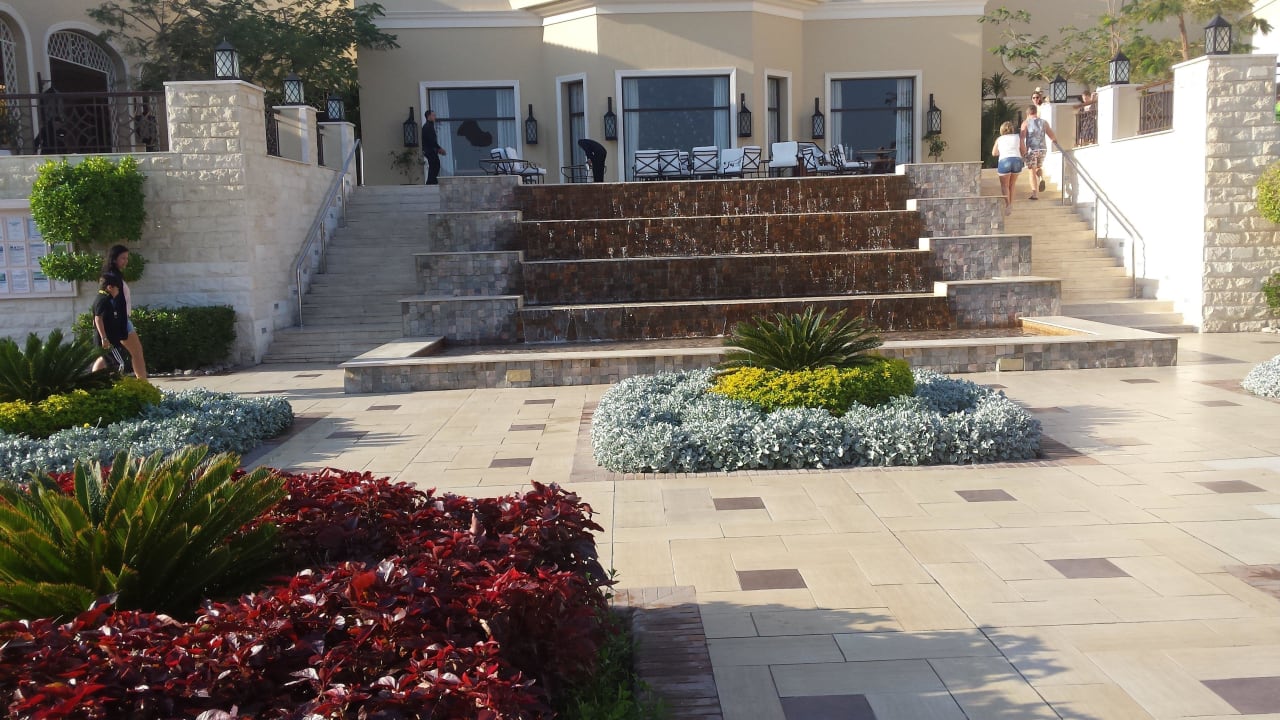 Widok z lobby JAZ Aquamarine Resort
