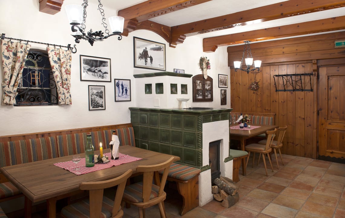 Gemütlich im Wirtshaus in Kufstein / alte Stube Hotel Gasthof Felsenkeller