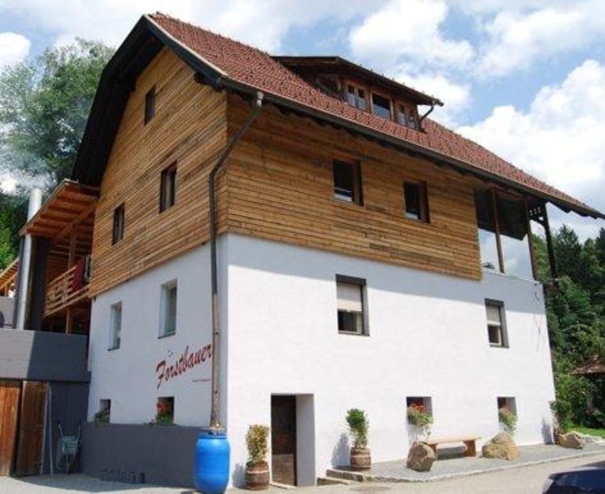 Parkplätze (gratis) und Wohnhaus Familie Gruber  Chalet Forstbauer