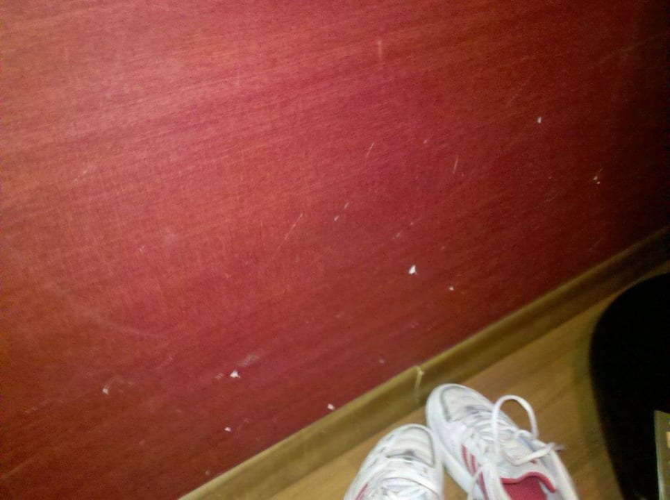 Abgewohnt und zerkratzt Cosmopolita Hotel Rome, Tapestry Collection by Hilton