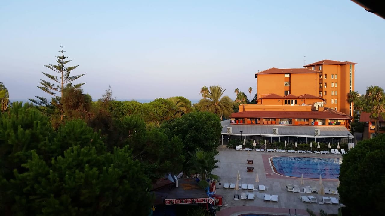 Ausblick von unserem Zimmer  Club Turtas Beach Hotel