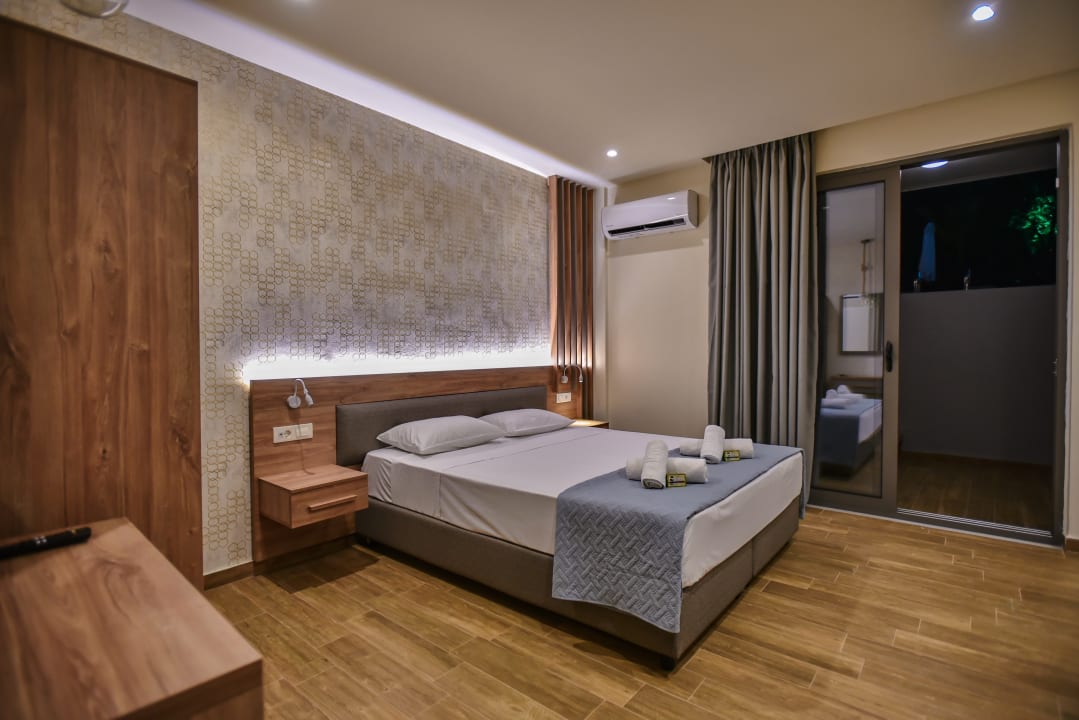 Zimmer Del Mar 'Adults Only'