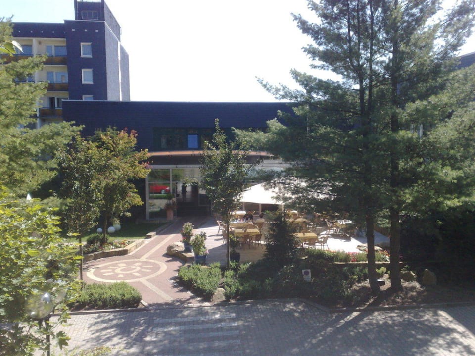 Blick auf den Hoteleingang Familotel Aparthotel am Rennsteig