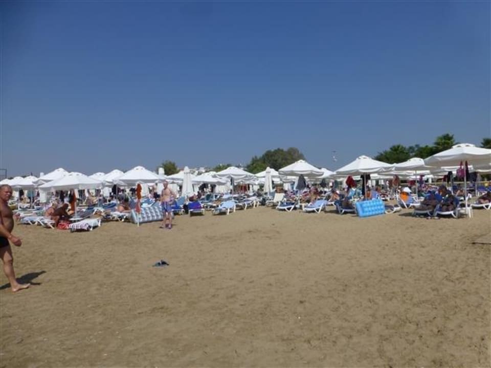 Hoteleigener Strand Seaden Corolla Hotel