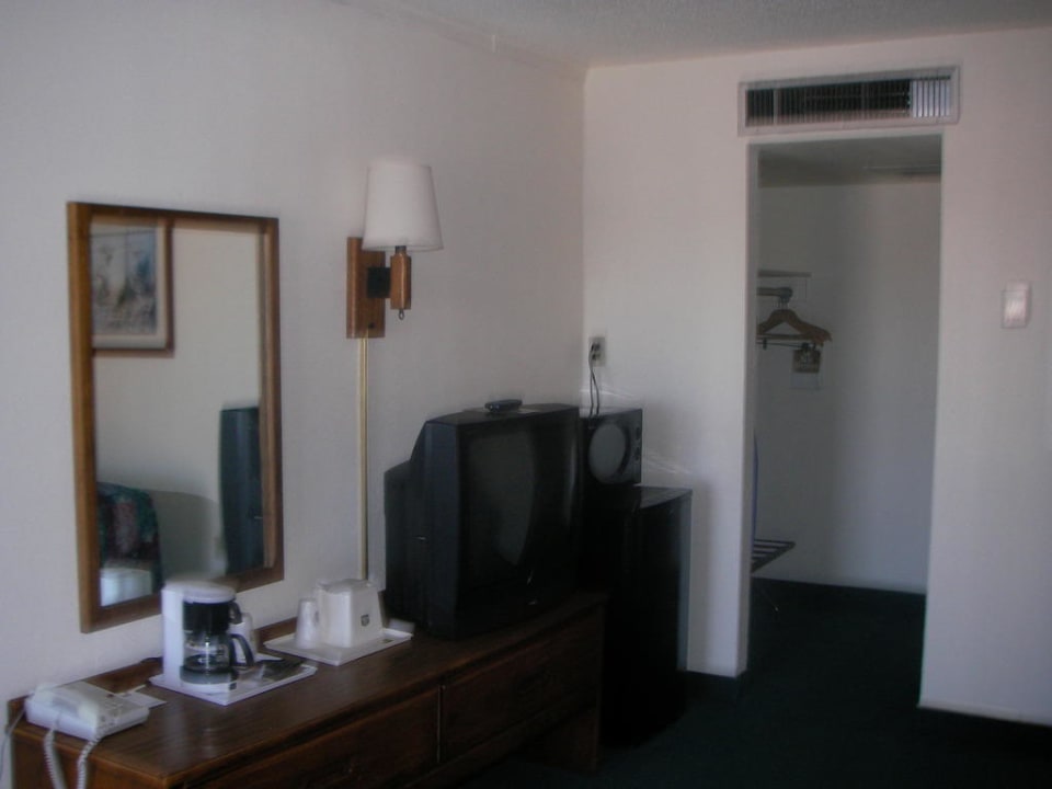 Zimmer Magnuson Hotel Adobe Inn