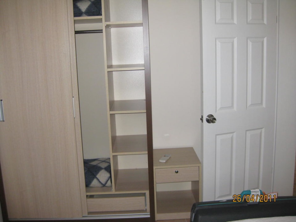 Kleiderschrank zweites Schlafzimmer App. 201 Hotel Sirma