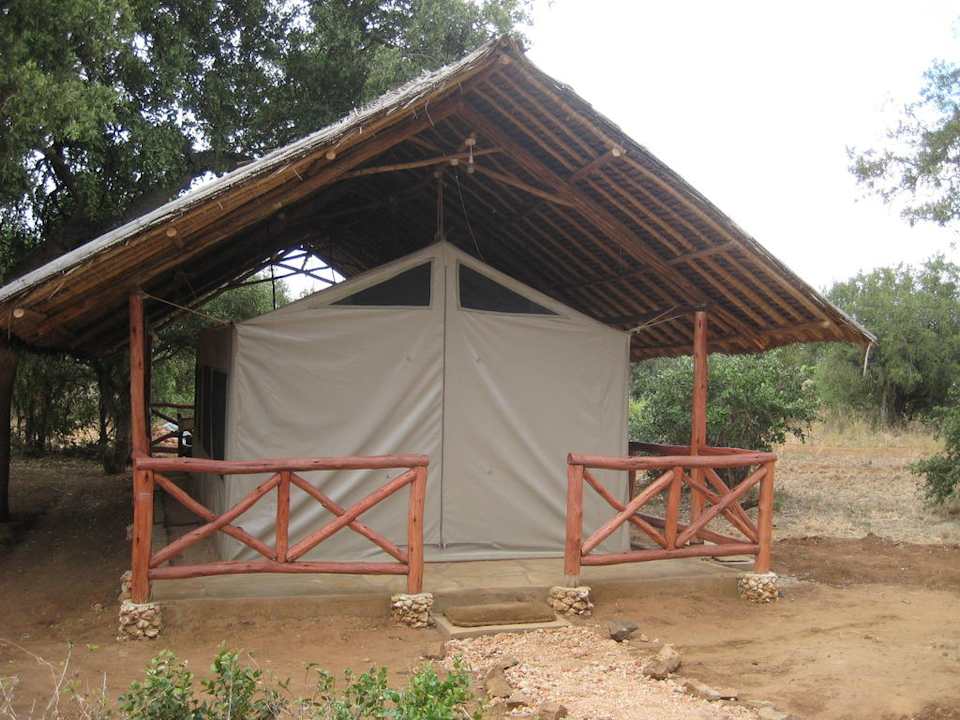 Zelt Eingangsbereich Hotel Ndololo Safari Camp