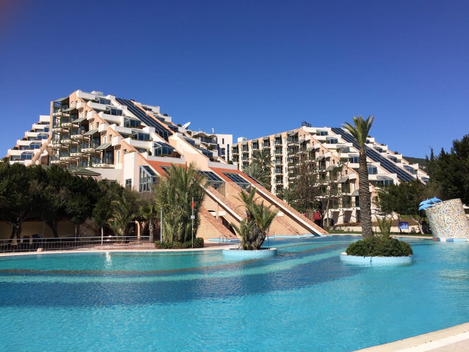 Het hoofdgebouw Limak Limra Hotel & Resort