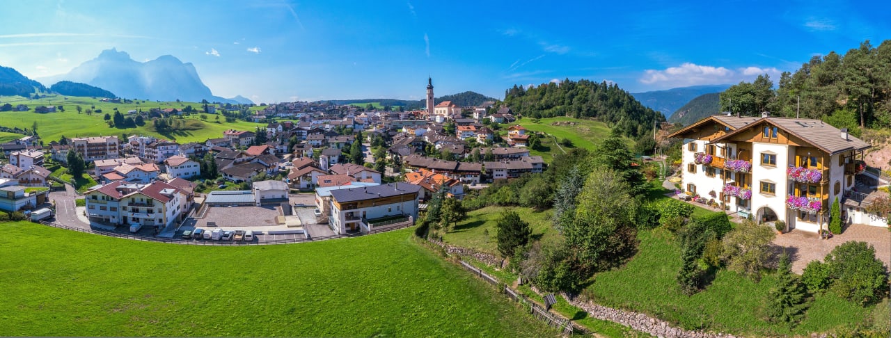 Plattnerhof mit Kastelruth Plattnerhof