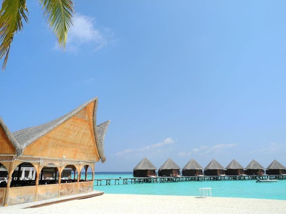 Restaurant mit Blick aufs Meer Thulhagiri Island Resort