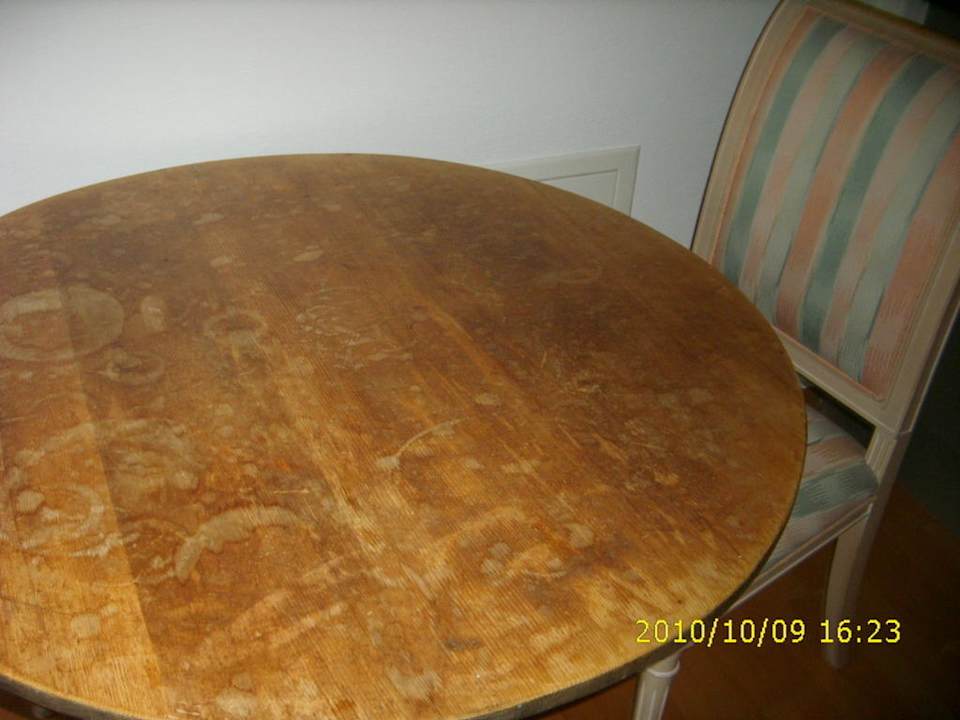 Tisch Chalet-Hotel Larix