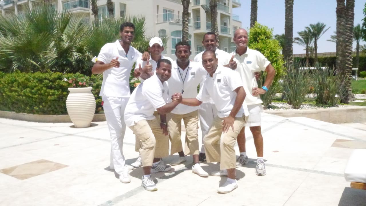 Die Poolmannschaft Premier Le Reve Hotel & Spa