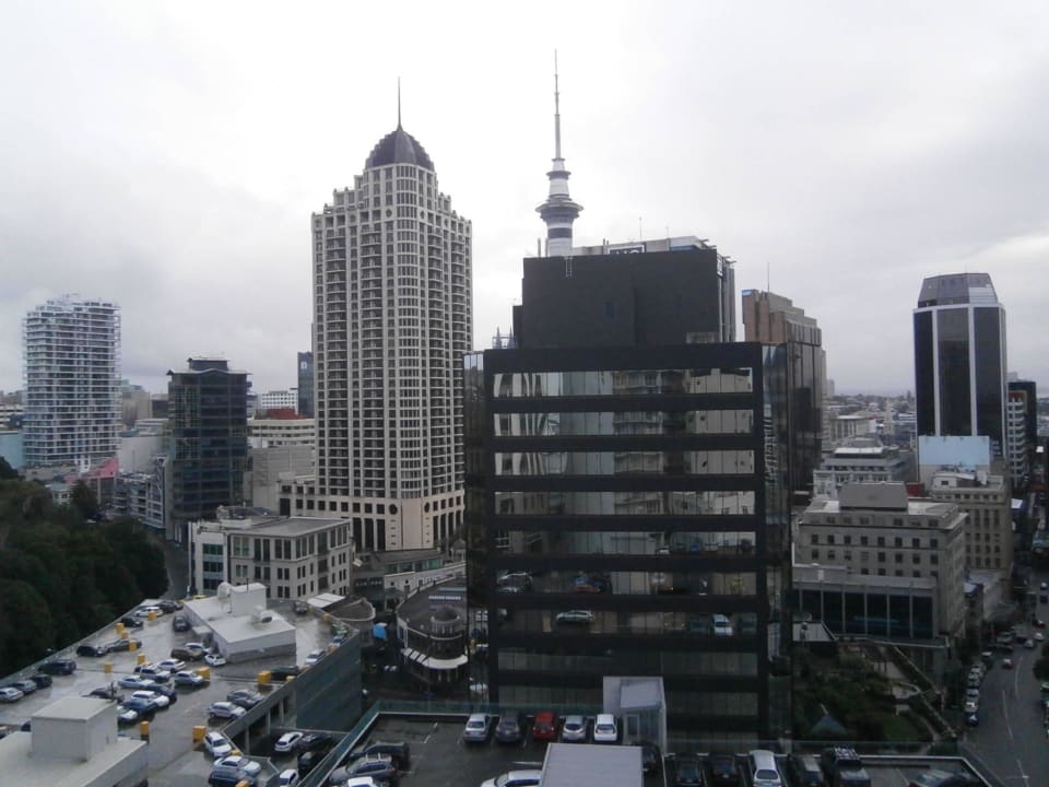 Richtung Zentrum/Skytower Waldorf Bankside Apartments