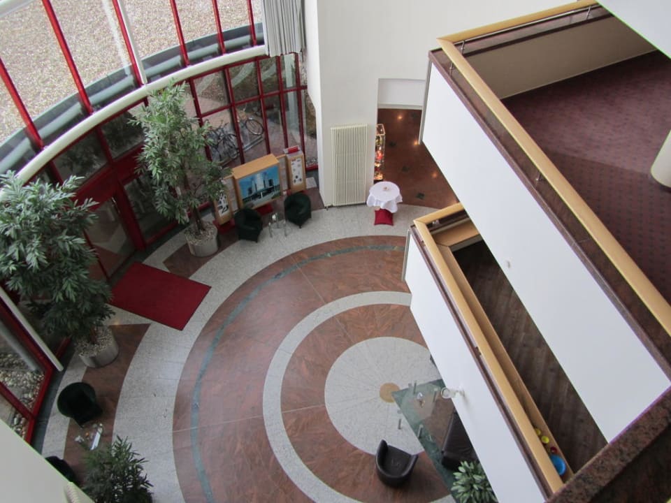 Lobby aus dem 3.Stock betrachtet elaya hotel frankfurt oberursel