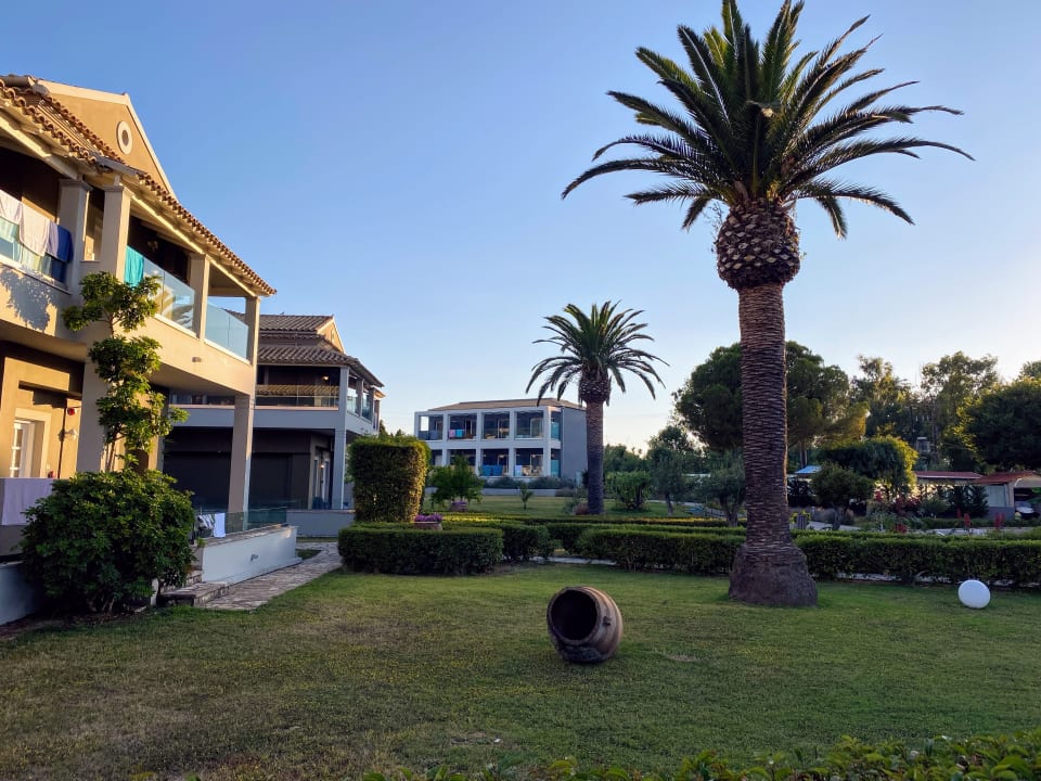 Gartenanlage Acharavi Beach Hotel