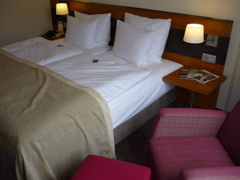Doppelbett Trans World Hotel Kranichhöhe