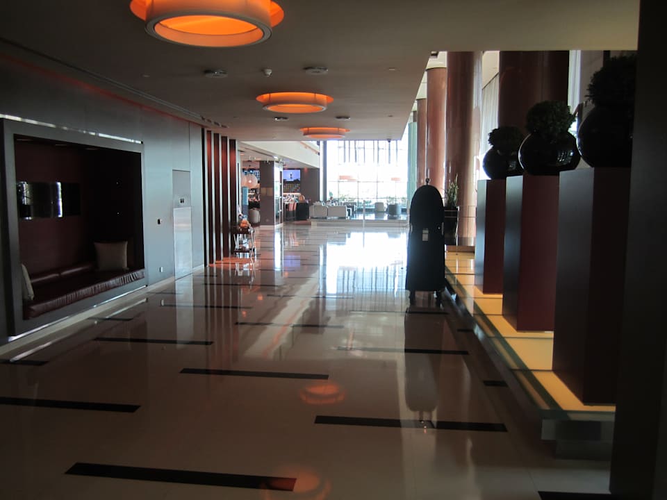 Lobby Park Rotana Abu Dhabi