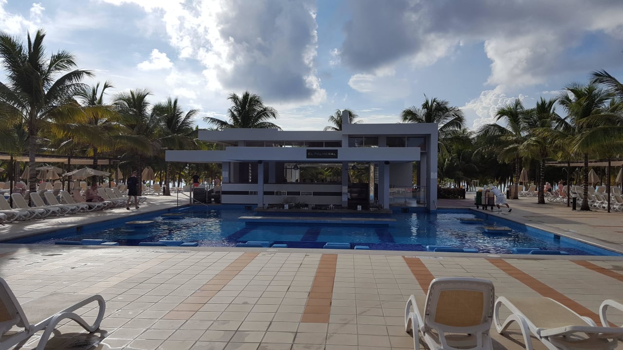 Pool Bar Hotel Riu Palace Mexico