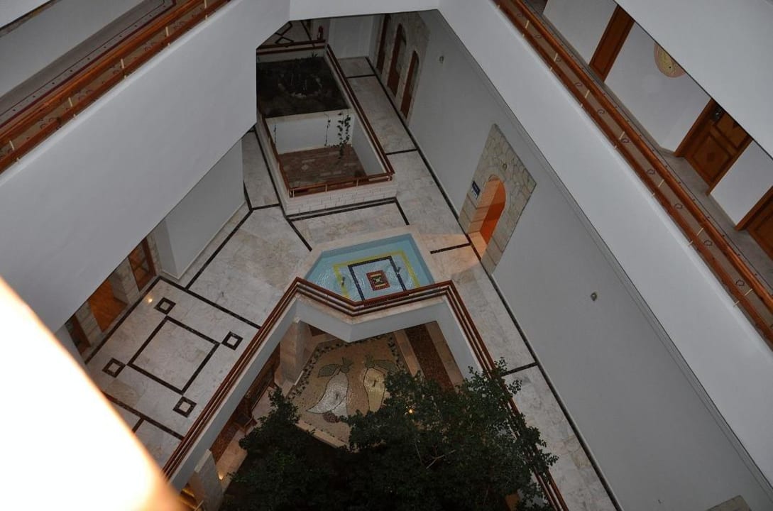 Das Hotel von innen Hotel Defne Garden