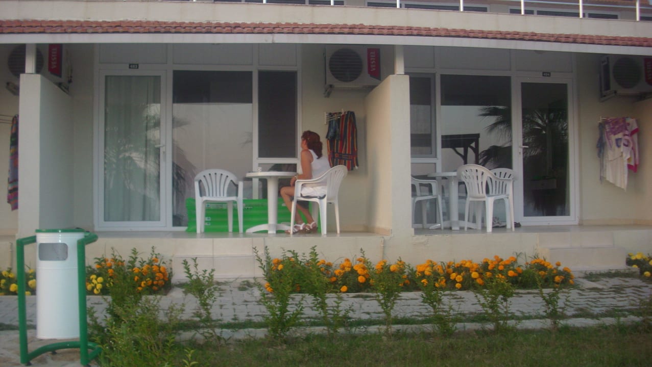 Unser Zimmer von außen Adora Calma Beach Hotel