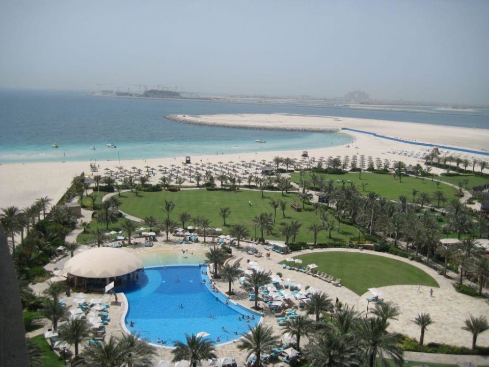 Blick vom Balkon (8004) nach links Le Royal Méridien Beach Resort & Spa Dubai