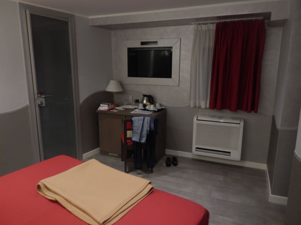 Das Zimmer - kleine Kammer ist noch recht Hotel Demetra