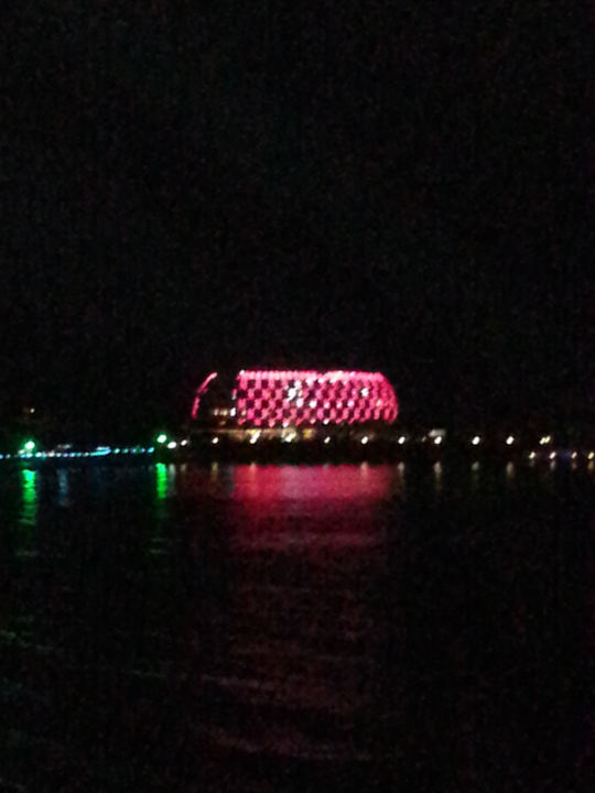 Bei Nacht  Aska Hotel Just in Beach
