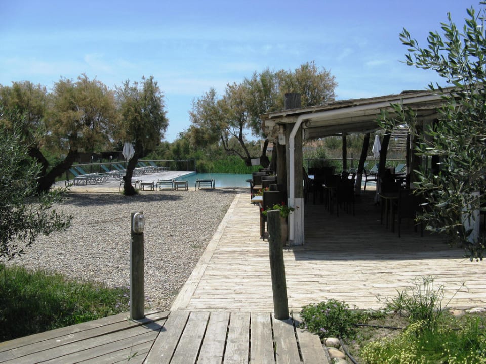 Weg vom Zimmer zum Restaurant Hotel Les Arnelles