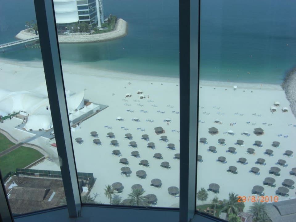 Strand vom Glasaufzug gesehen Jumeirah Beach Hotel