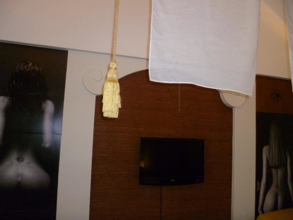 Flat TV Pavilion Samui Villas & Resort