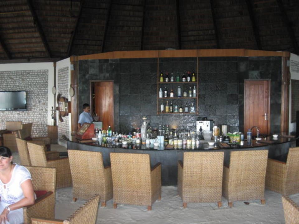 Bar mit Sandboden Komandoo Island Resort & Spa - Adults only