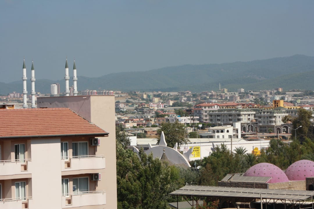 Rechte Seite vom Ausblick Hotel Royal Garden Beach